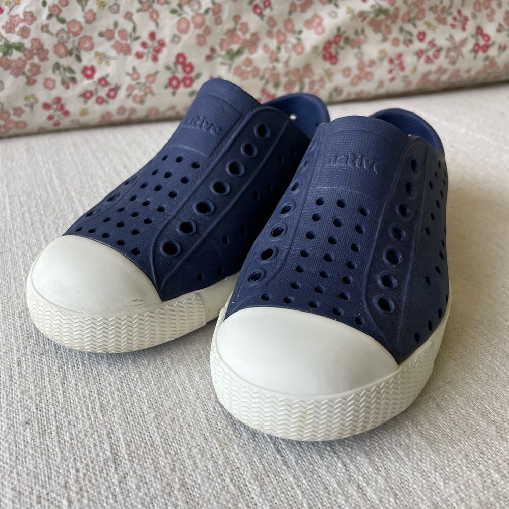 Native Jefferson Shoes Child size 10